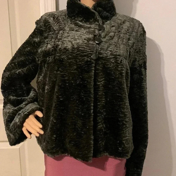 Kristen Blake - Picture 3 of 9